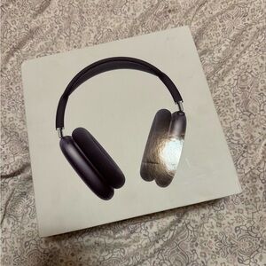 Knock off airpro max headphones